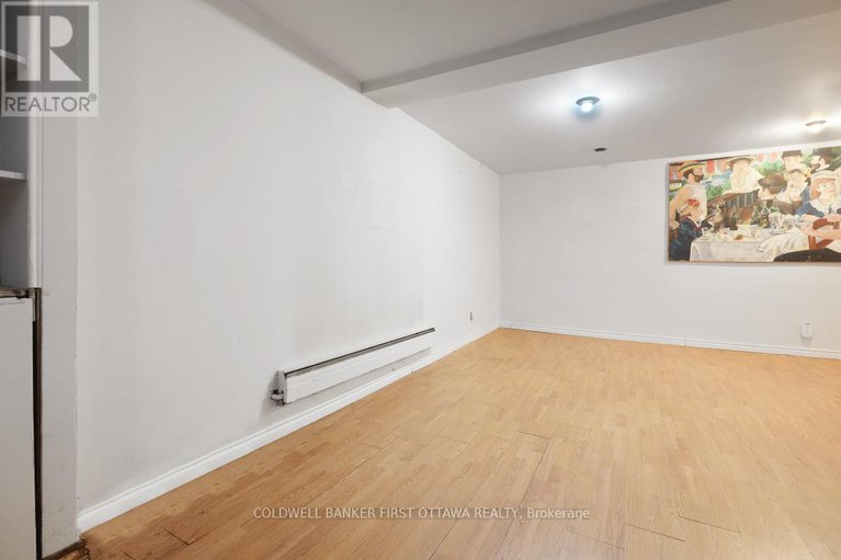 28322181/323-amiens-street/bilberry-creekqueenswood-heights/ottawa/ontario/K1E1N4_23