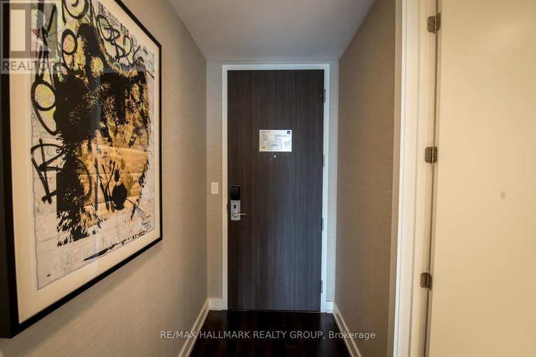 28805859/1402-111-champagne-avenue/west-centre-town/ottawa/ontario/K1S5V3_5