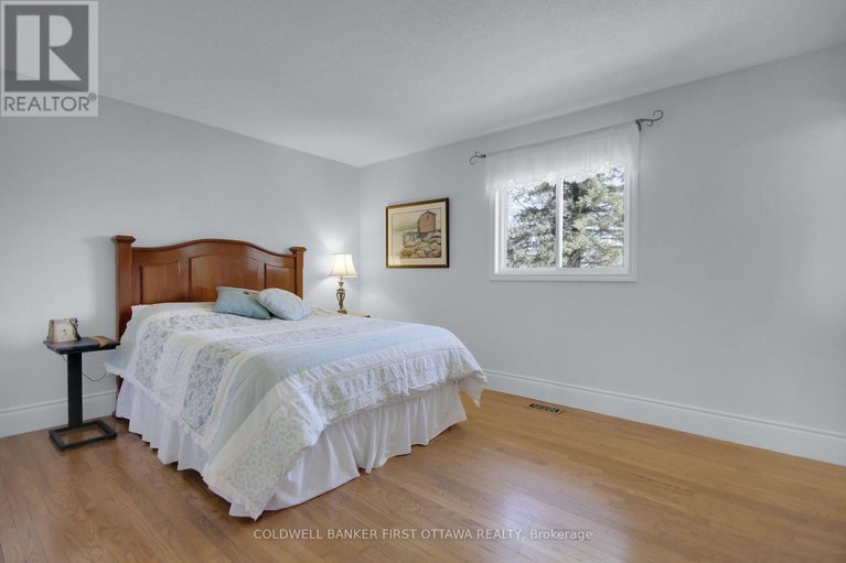 28129909/2313-edward-kidd-crescent/north-gower/ottawa/ontario/K0A2T0_11
