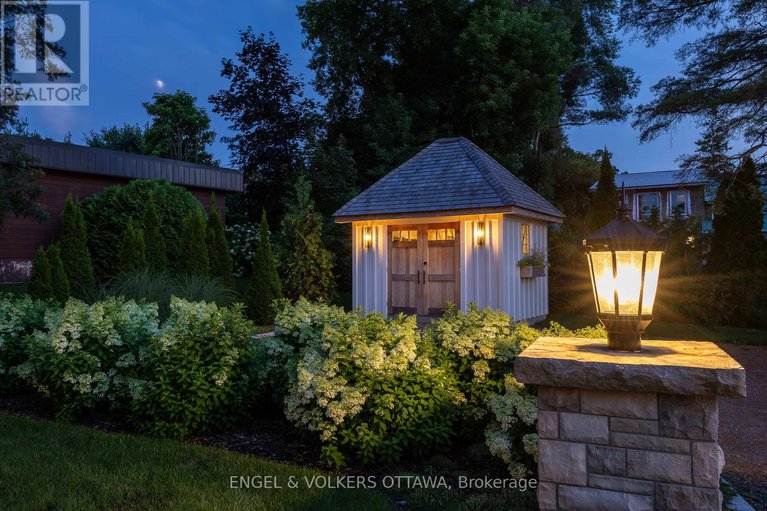 28062589/5651-herwig-place/manotick-south-to-roger-stevens/ottawa/ontario/K4M1B3_3