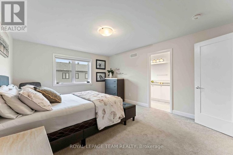 28414492/325-cosanti-drive/remainder-of-stittsville-area/ottawa/ontario/K2S2W6_21