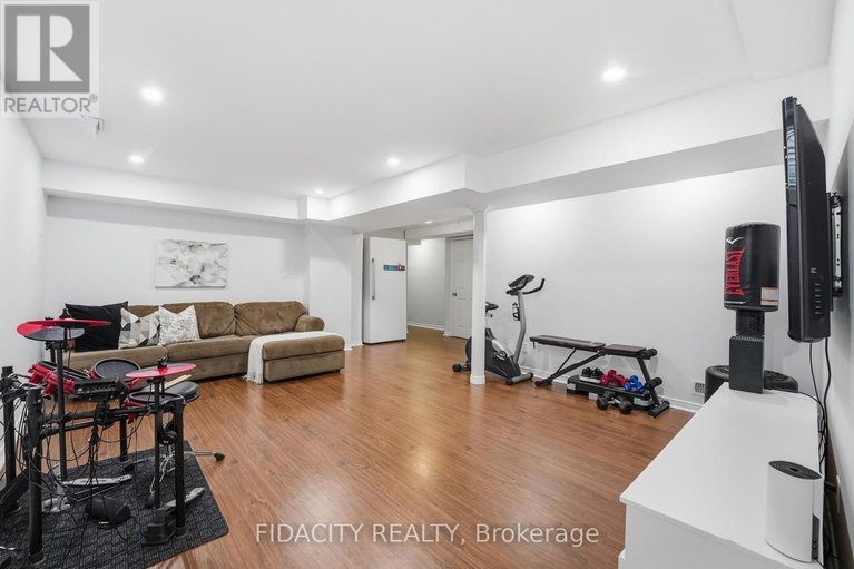 29688252/78-black-bear-way/stittsville-south/ottawa/ontario/K2S2G7_32