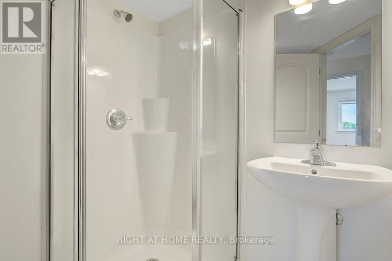 28433463/301-14-norice-street/meadowlandscrestview/ottawa/ontario/K2G2X4_29