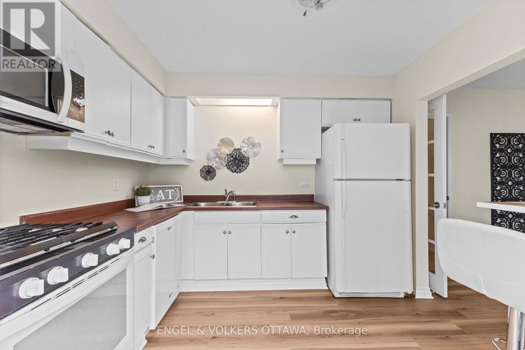 28573649/1129-chimney-hill-way/beacon-hill-south/ottawa/ontario/K1J8Z7_15