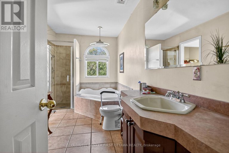 28956682/5228-mclean-crescent/manotick-long-island-nicholls-island/ottawa/ontario/K4M1G2_15