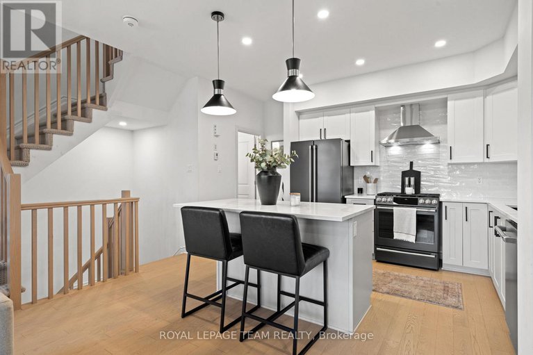 29015602/14-verglas-lane/mer-bleuebradley-estatesanderson-park/ottawa/ontario/K1W0P5_16