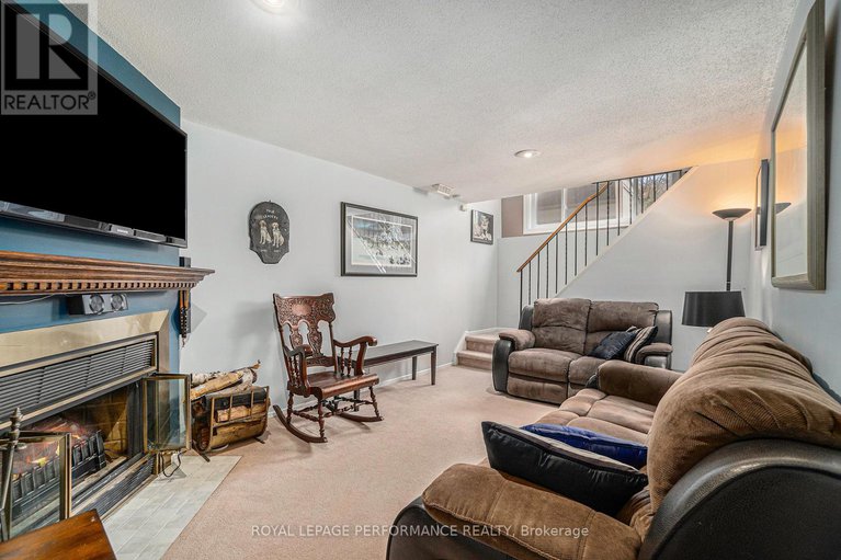 28558570/170-midsummer-terrace/queenswood-heights-south/ottawa/ontario/K1E3V6_22