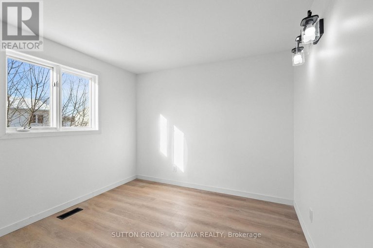 29190222/286-mceachern-crescent/bilberry-creekqueenswood-heights/ottawa/ontario/K1E3K3_21