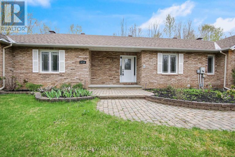 28297086/5719-stuewe-drive/manotick-east-to-manotick-station/ottawa/ontario/K4M1L2_3
