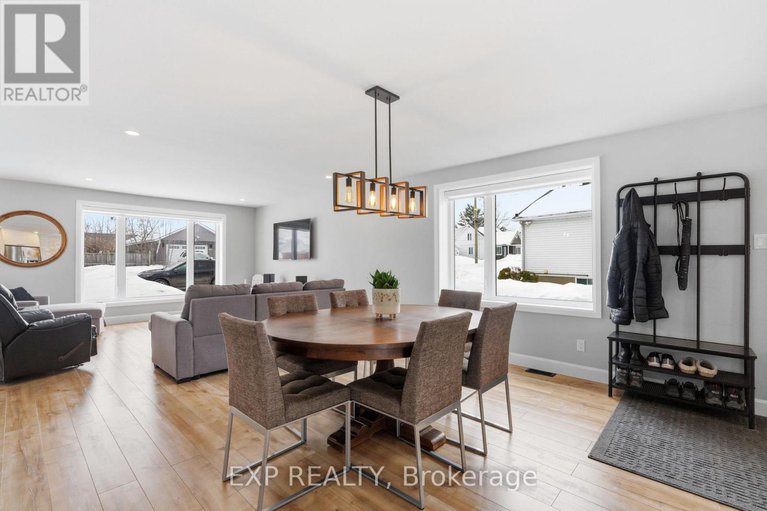 29381359/850-chapman-street/town-of-rockland/clarence-rockland/ontario/K4K1E6_7