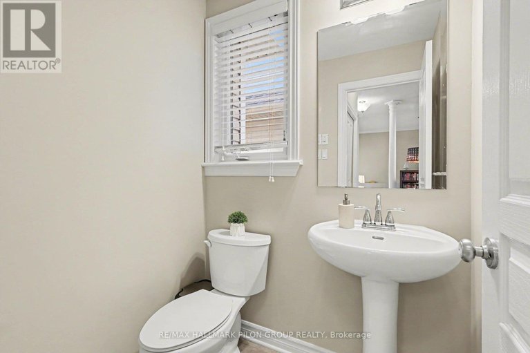 29653953/865-contour-street/mer-bleuebradley-estatesanderson-park/ottawa/ontario/K1W0G6_13