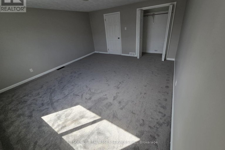 29555442/30-sunnycrest-drive/city-viewskylinefisher-heightsparkwood-hills/ottawa/ontario/K2E5Y2_11