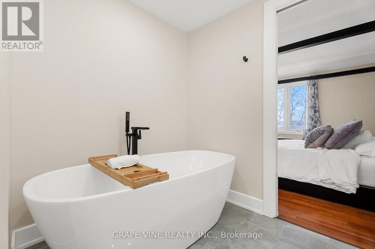 28257393/29-655-richmond-road/woodroffe/ottawa/ontario/K2A3Y3_24