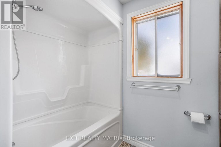 29186623/2811-2815-rolland-massie-road/north-glengarry-lochiel-twp/north-glengarry/ontario/K0C1A0_15