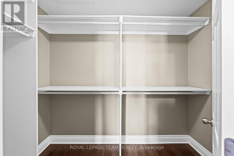 29111862/828-kingfisher-crescent/chatelaine-village/ottawa/ontario/K1E2L4_28