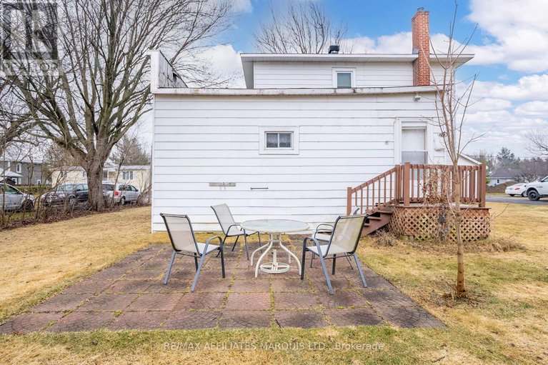 28164009/7-spruce-street/lancaster/south-glengarry/ontario/K0C1N0_33