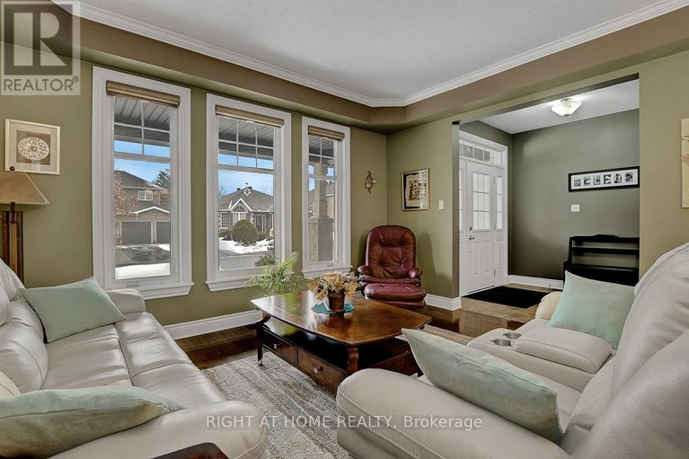 29641405/701-everlasting-crescent/springridgeeast-village/ottawa/ontario/K4A0K2_6