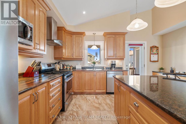 28748911/115-york-crossing-road/village-of-russell/russell/ontario/K4R0C5_8