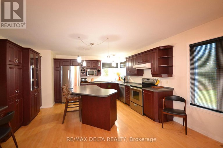 28097892/3888-schnupp-road/clarencerockland-twp/clarence-rockland/ontario/K0A1E0_12