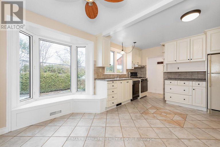 29113297/71-viewmount-drive/meadowlandscrestview/ottawa/ontario/K2G3B9_14