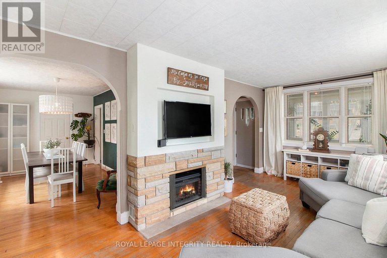 28820811/484-whitney-street/winchester/north-dundas/ontario/K0C2K0_5