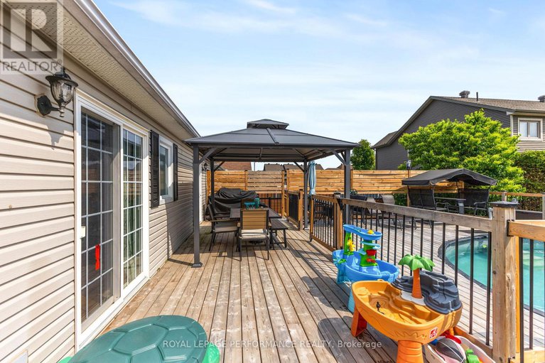 29305274/7-settlement-lane/village-of-russell/russell/ontario/K4R0A4_30