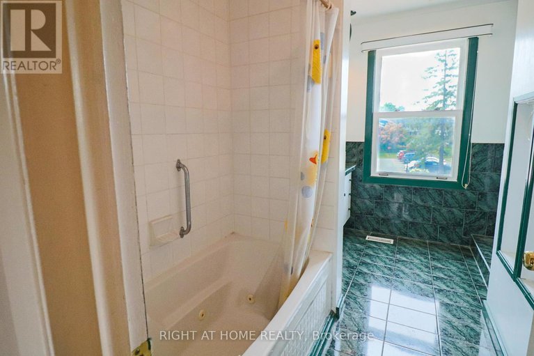28688243/841-thorndale-drive/riverside-park-south/ottawa/ontario/K1V6Y1_13