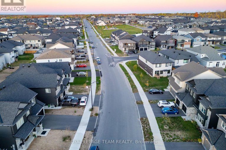 29042770/28-dun-skipper-drive/blossom-parkkemp-parkfindlay-creek/ottawa/ontario/K1X0J3_33