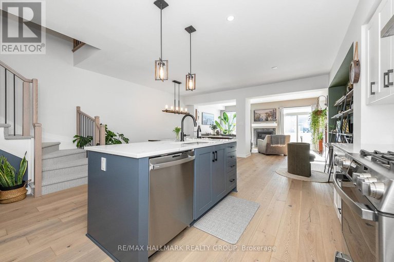 29405995/2260-copperhead-street/mer-bleuebradley-estatesanderson-park/ottawa/ontario/K1W4W6_13