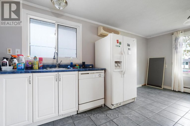 28322181/323-amiens-street/bilberry-creekqueenswood-heights/ottawa/ontario/K1E1N4_7