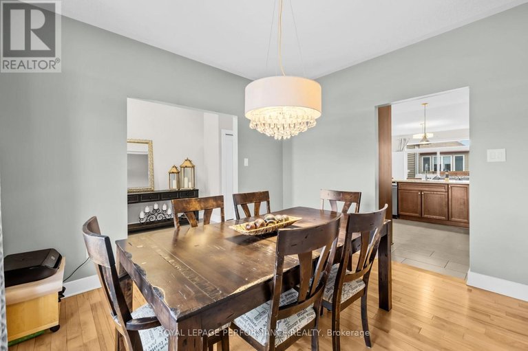 29552733/15-york-crossing-crossing/village-of-russell/russell/ontario/K4R0C4_7