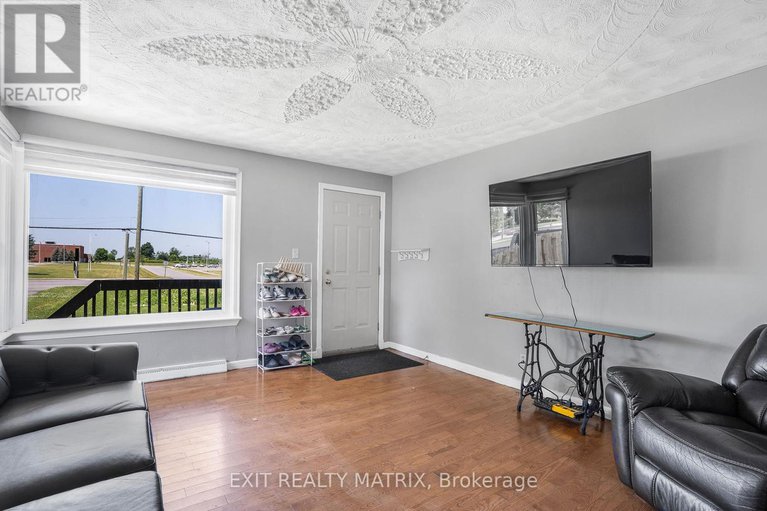 28545282/5795-highway-34-road/vankleek-hill/champlain/ontario/K0B1A0_5
