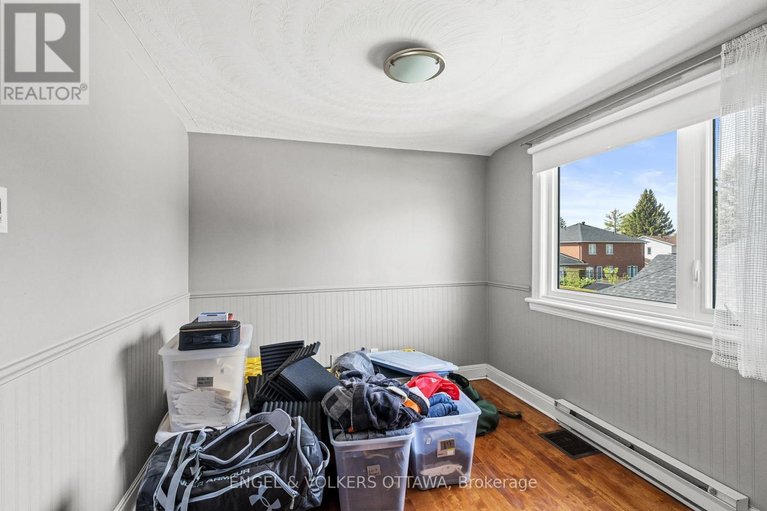 29526299/1372-ridgedale-street/emerald-woodssawmill-creek/ottawa/ontario/K1T1C5_21