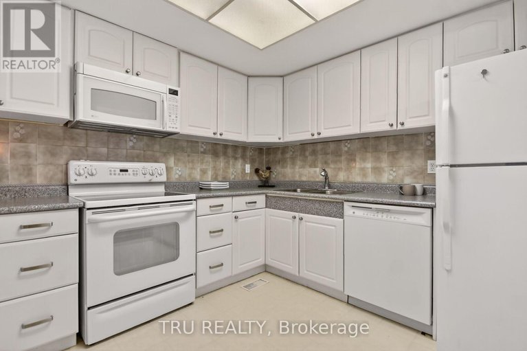 29100992/82-215-temby-private/hunt-club-parkgreenboro/ottawa/ontario/K1T2W1_12