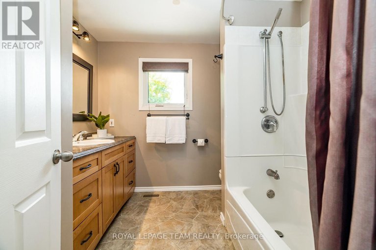 28642297/1234-kinburn-side-road/dunrobin/ottawa/ontario/K0A3M0_20