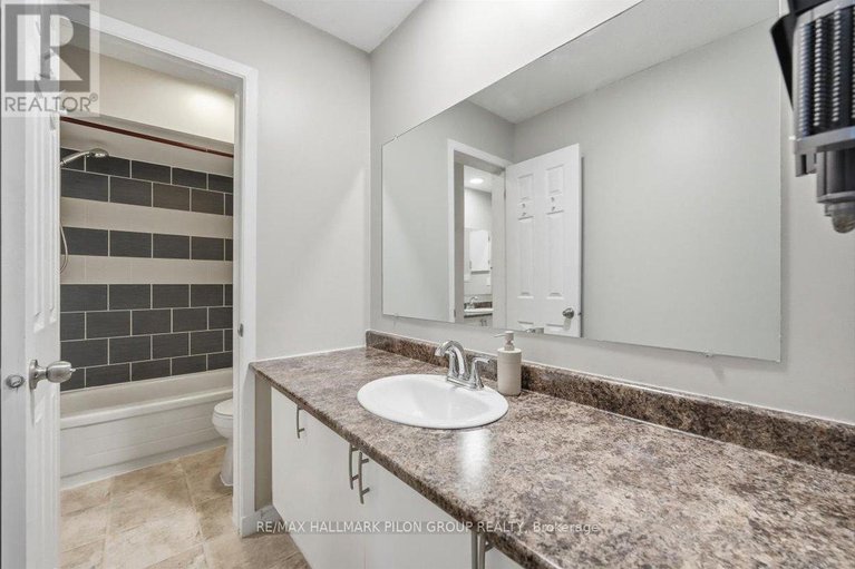 29117905/420-valade-crescent/fallingbrookpineridge/ottawa/ontario/K4A2W2_14