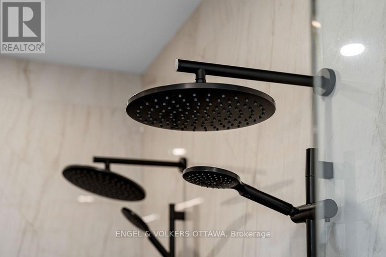 29568129/127-peridot-private/experimental-farm/ottawa/ontario/K2C3M3_33