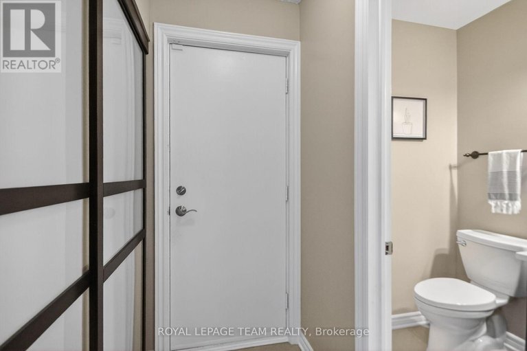 29608683/8-gowrie-drive/glencairnhazeldean/ottawa/ontario/K2L2S4_17