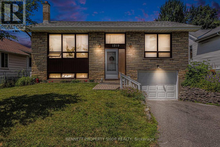 28615266/1219-vancouver-avenue/ellwood/ottawa/ontario/K1V6V2_25