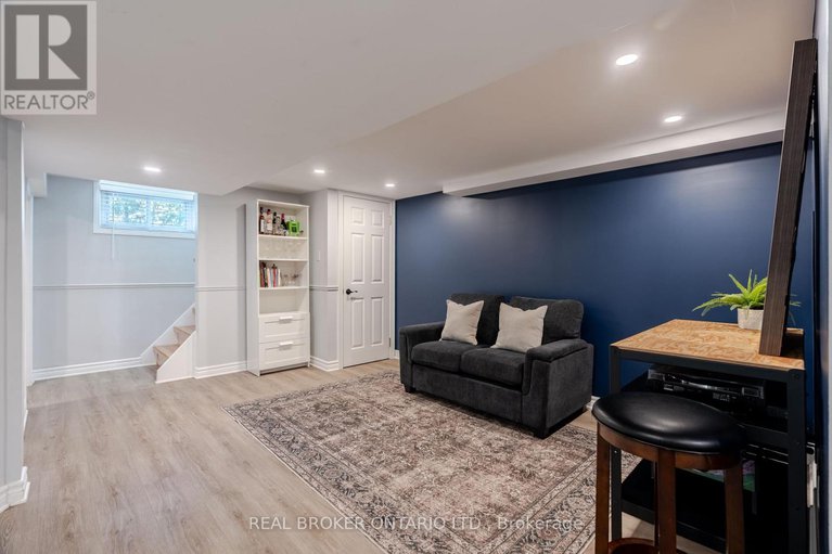 28961795/2070-cornish-street/elmvale-acresurbandale/ottawa/ontario/K1G2R8_18