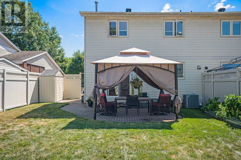 28778645/846-borland-drive/chatelaine-village/ottawa/ontario/K1E1X5_22