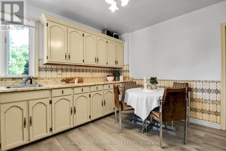 28522253/1379-mayview-avenue/carlington/ottawa/ontario/K1Z8H6_12