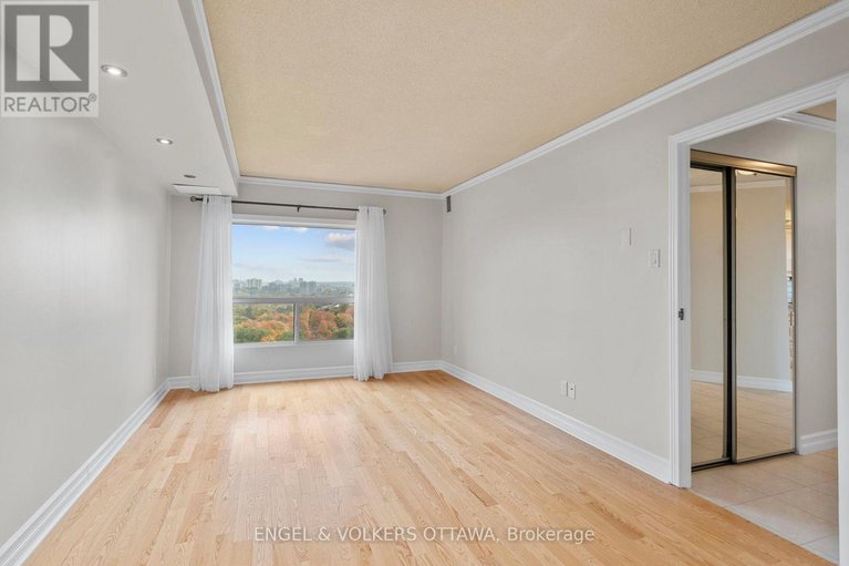 28971106/1604-545-st-laurent-boulevard/viscount-alexander-park/ottawa/ontario/K1K4H9_18