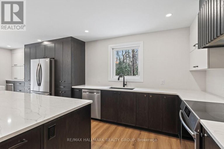 29137942/1625-royal-orchard-drive/cumberland-estates/ottawa/ontario/K4C1A9_14