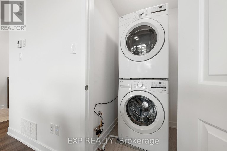 28791224/815-silhouette-private/cedargrovefraserdale/ottawa/ontario/K2J4S3_28
