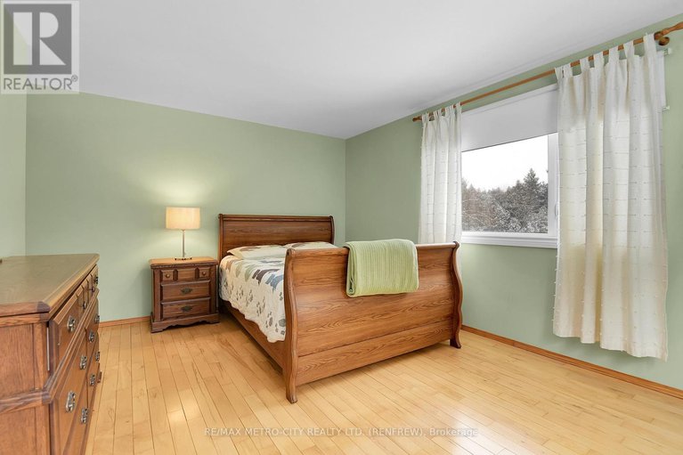 29410189/128-burns-drive/mcnabbraeside-twps/mcnabbraeside/ontario/K0A1G0_22