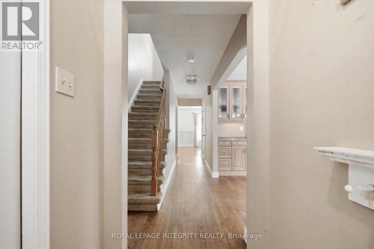 29431124/1735-bonaventure-terrace/convent-glen-south/ottawa/ontario/K1C1W5_5