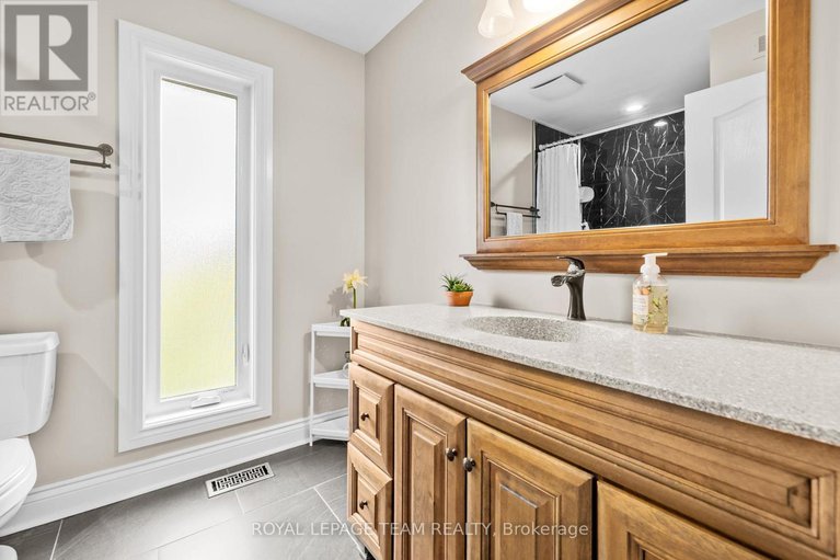 28760673/1280-ben-royal-avenue/greely/ottawa/ontario/K4P1A3_26