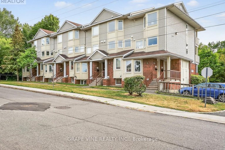 28769333/11-1400-wildberry-court/chapel-hill/ottawa/ontario/K1C7K6_1