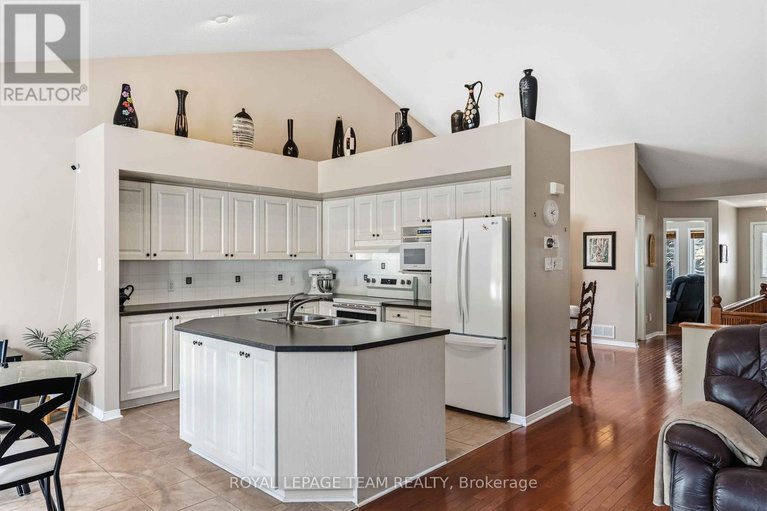 29666144/45-burnstead-crescent/emerald-meadowstrailwest/ottawa/ontario/K2M2T4_15